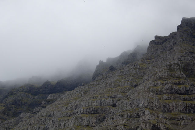 2011-07-05_10-21-08 island.jpg - Felsenformationen an der Sdwestkste